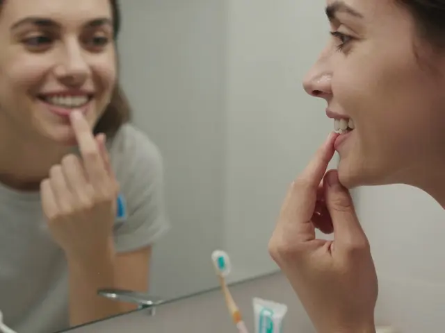 Přežijte první týdny s novými celokeramickými fazetami: Praktický průvodce pro začátečníky