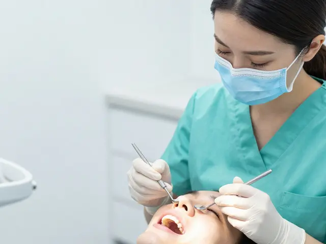První dentální hygiena: Co vás čeká a jak na ni přistupovat
