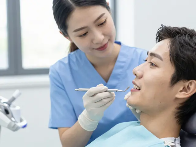 Cena dentální hygieny v Praze 2026: Kolik zaplatíte a co ovlivňuje cenu?